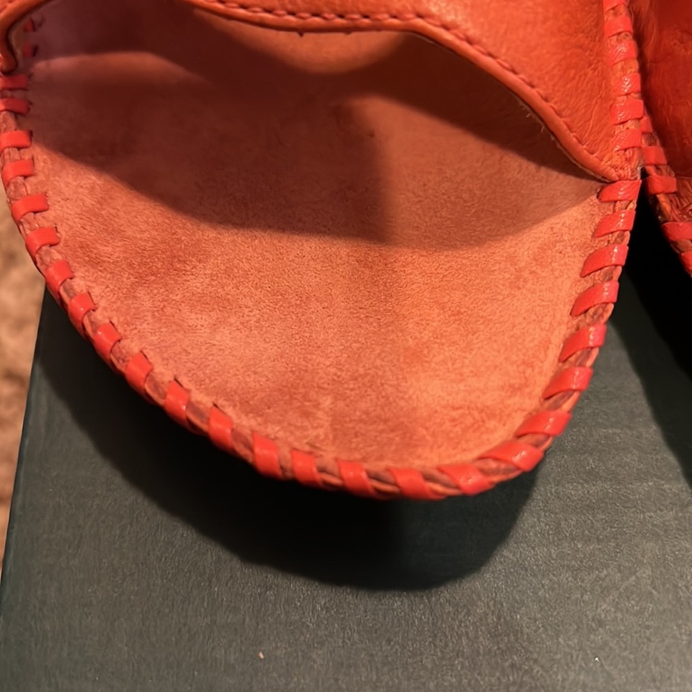 CLARKS WOMENS LEATHER SLIDES IN SZ 6.5…BEAUTIFUL CORAL COLOR…WORN ONE TIME!!! - Picture 4 of 9